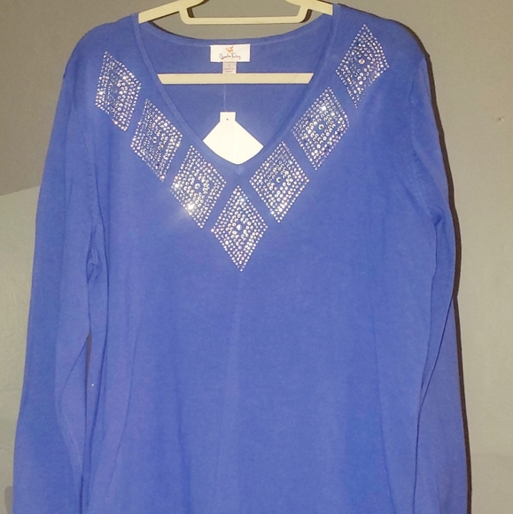 Quacker Factory Tops - NWT Quacker Factory blue vneck with rhinestones
